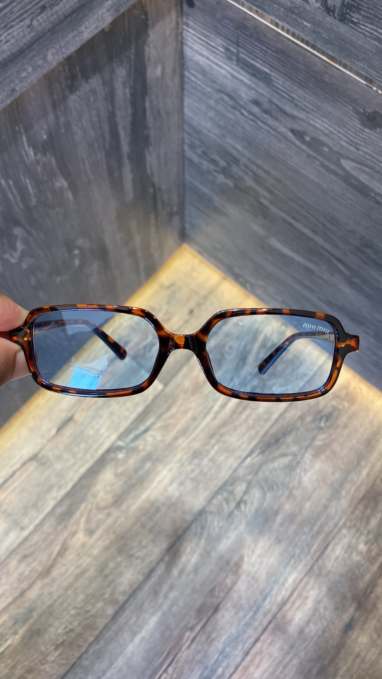 Qomzi uv